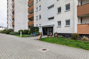 Exterior - Apartment 'Bruchköbel 3' with Balcony and Wi-Fi (Bruchköbel)