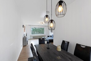 Dining - Apartment 'Bruchköbel 3' with Balcony and Wi-Fi (Bruchköbel)