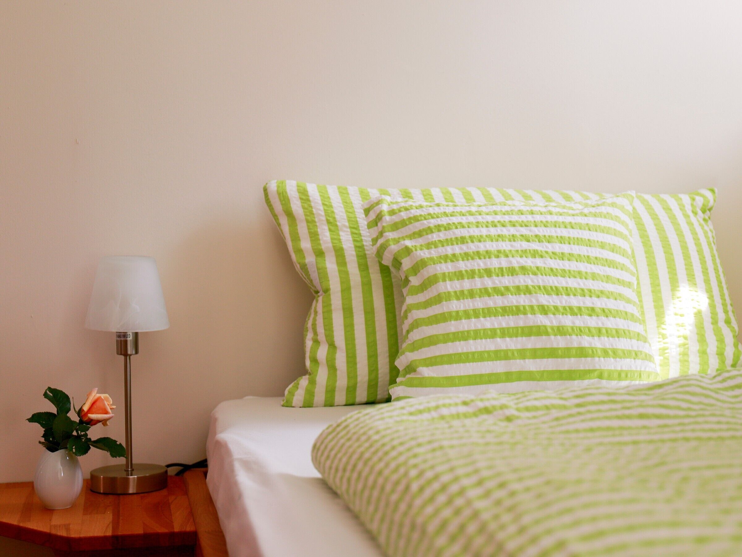 2 室のベッドルーム、WiFi (無料)、ベッドシーツ