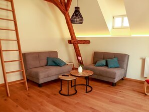 TV - Apartment 'Maisonette Ferienwohnung Tenne' with Shared Garden, Balcony and Wi-Fi (Iphofen)