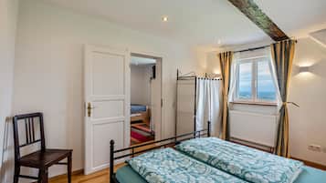 2 bedrooms, WiFi, bed sheets