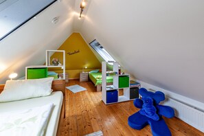 3 slaapkamers, een strijkplank/strijkijzer, gratis wifi, beddengoed