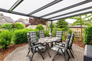 Outdoor dining - Apartment 'Tulpe' with Balcony and Wi-Fi (Kalkar-Wissel)