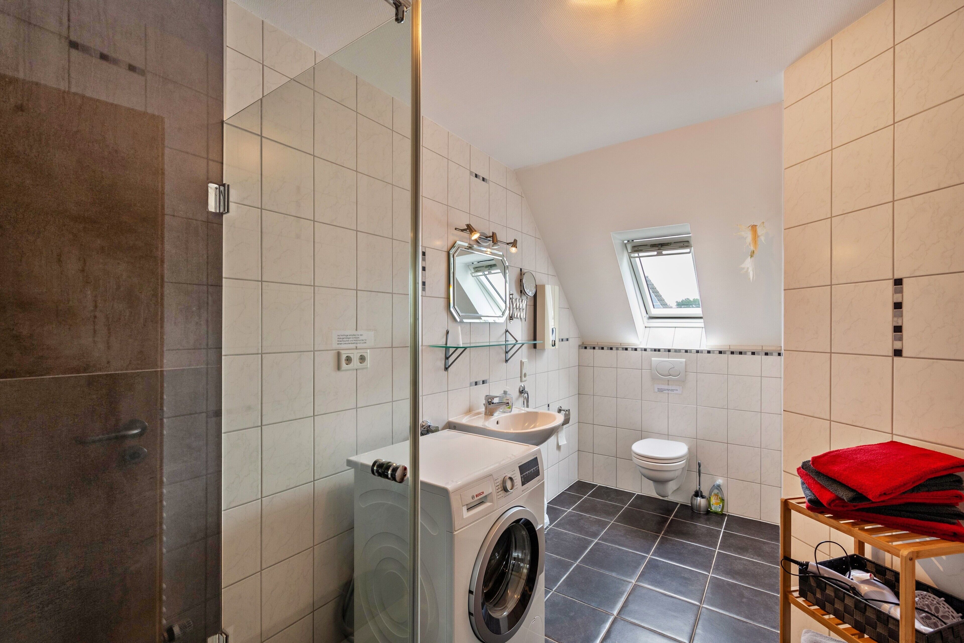 Een douche, een haardroger, handdoeken