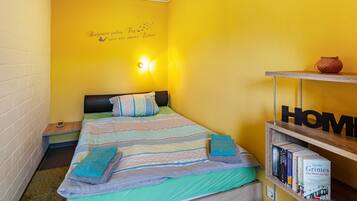 2 bedrooms, iron/ironing board, free WiFi, bed sheets