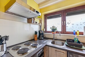 Fridge, oven, stovetop, dishwasher - Vacation Home "Haus Seestern" with Private Terrace, Private Garden & Wi-Fi (Kalkar)