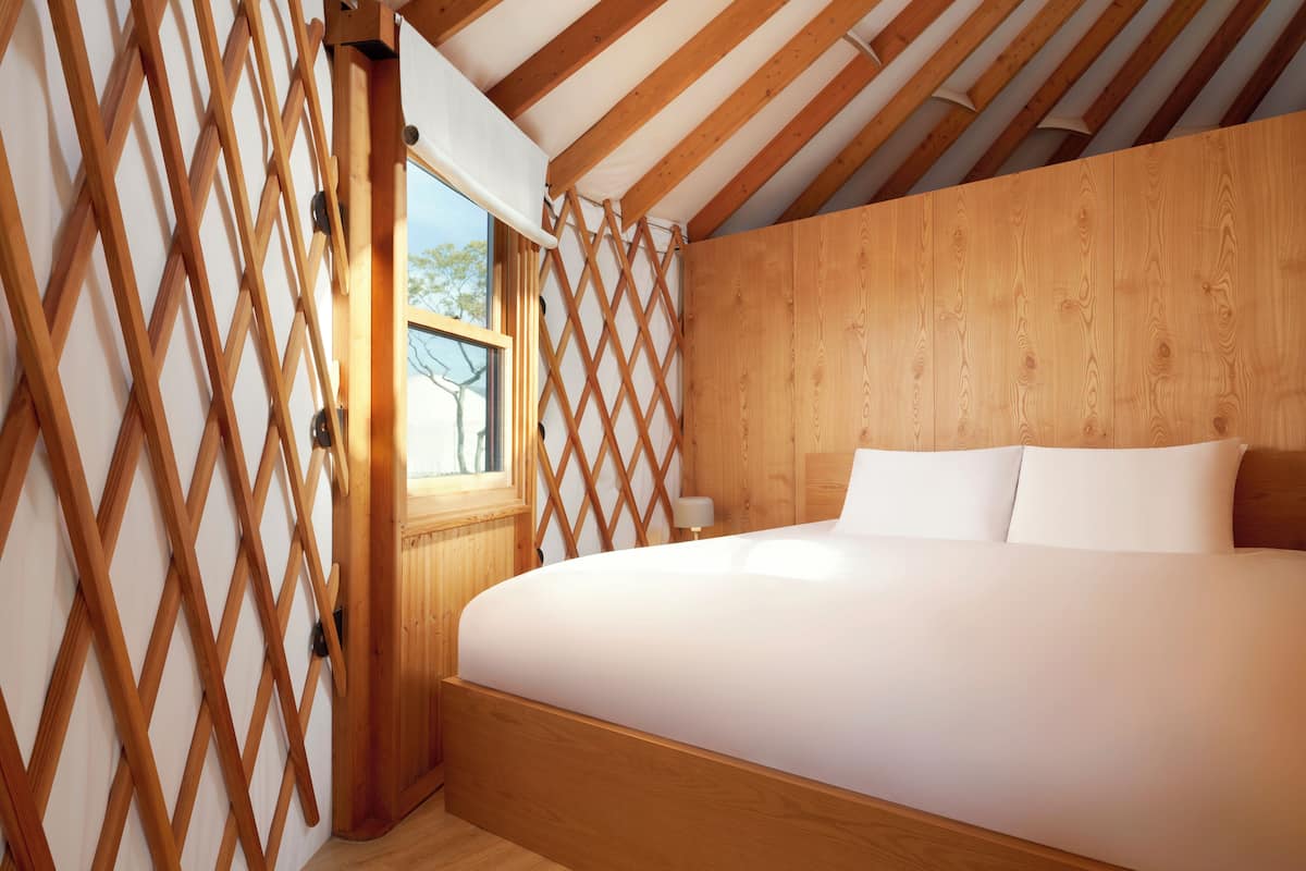 Yurt 8m | Kaliteli yatak takımı, kuştüyü yorgan, odada kasa, masa