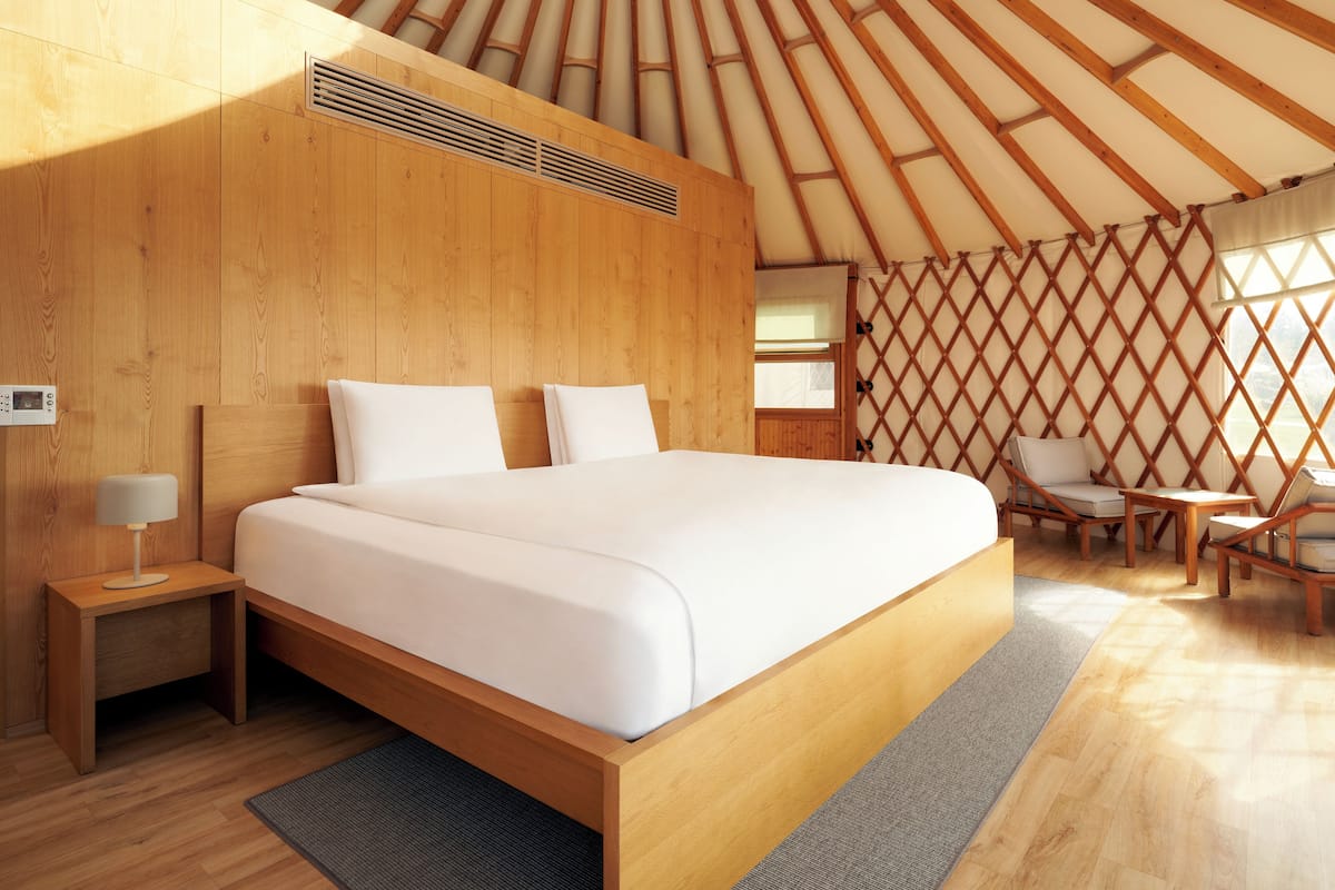 Yurt 7m | Kaliteli yatak takımı, kuştüyü yorgan, odada kasa, masa