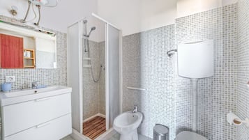 Douche, serviettes fournies