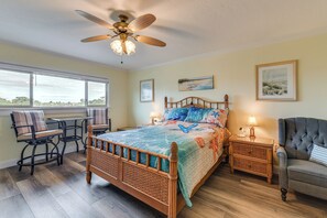 2 bedrooms, desk, iron/ironing board, travel cot - Private Boat Slip! Bradenton Condo, 3 Mi to Beach (Bradenton)