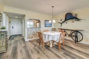 Dining - Private Boat Slip! Bradenton Condo, 3 Mi to Beach (Bradenton)