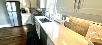 Guest suite in Fairwinds! 2 minutes from golf course w/ putting green in yard!