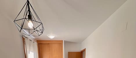 2 bedrooms, iron/ironing board, WiFi