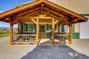 Outdoor dining - Thayne Retreat w/ Mountain Views - Near Trails! (Thayne)