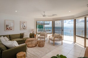 TV, peis og kontorer