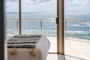4 bedrooms, desk, iron/ironing board, WiFi