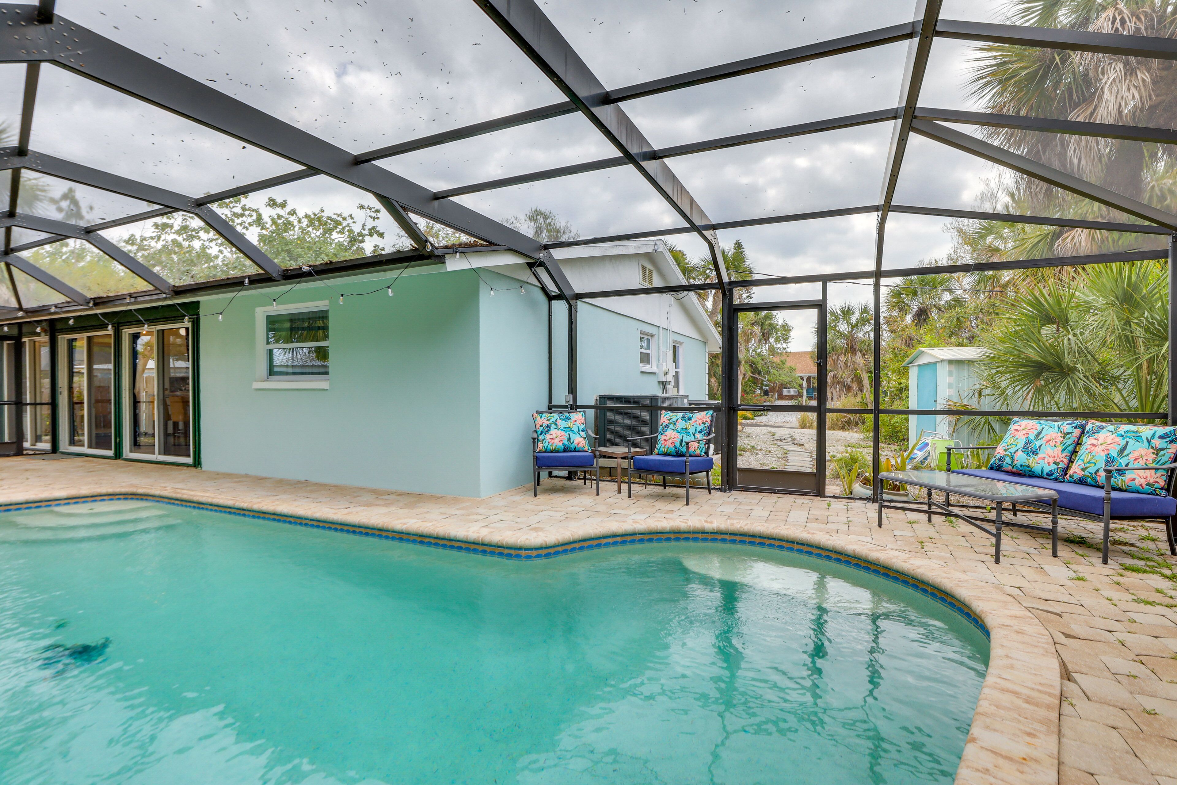 Englewood Home w/ Shared Pool & Screened Lanai!
