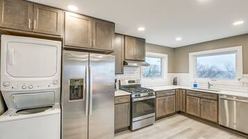 Fridge, microwave, stovetop, dishwasher