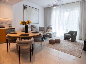 Living area - Luxurious 1BR Oasis Panoramic Views (Dubai)