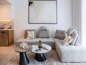 Living area - Luxurious 1BR Oasis Panoramic Views (Dubai)
