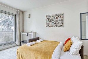 Strykejern/-brett, reiseseng for barn, wi-fi og sengetøy