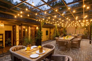 Restaurant - The Weir House (Ulapane)