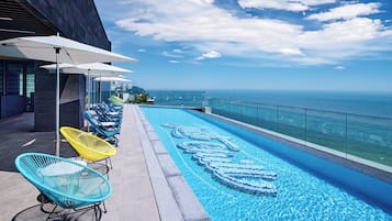 Kolam renang rooftop