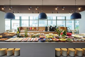Daily buffet breakfast for a fee - L7 HAEUNDAE by LOTTE HOTELS (Busan)