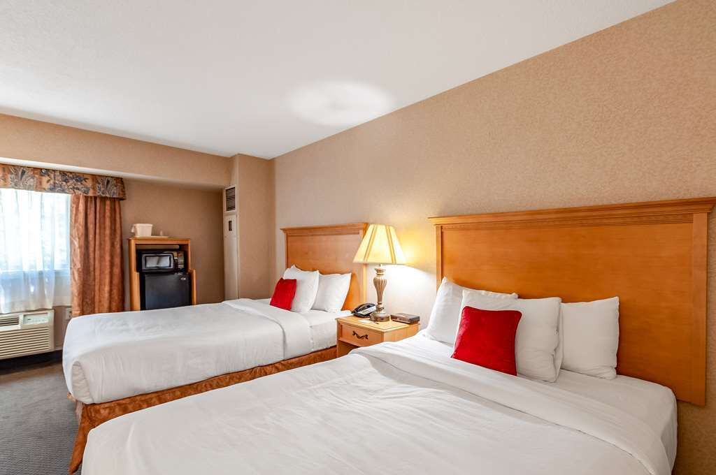 Excellent Choice! 4 Units with Free Parking, Pet-friendly Property!