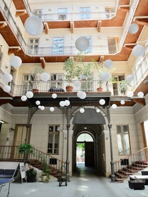 Exterior detail - Harmonia Palace - Classic Triple Apartment (Budapest)