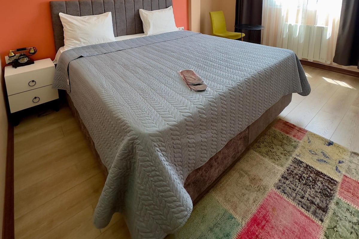 Premium bedding, laptop workspace, blackout curtains, soundproofing