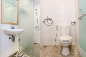 デラックス ダブルルーム コートヤードビュー | バスルーム | タオル