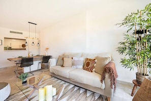 TV -  Apartment close to Marenostrum Fuengirola, the beach and golf! (Mijas costa)