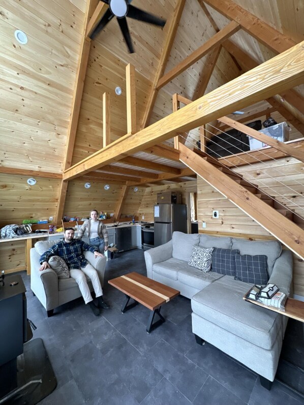 House | 2 bedrooms - Birch Haven Tree House Directly ON Trail (Pittsburg)