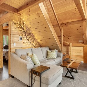 House | 2 bedrooms - Birch Haven Tree House Directly ON Trail (Pittsburg)