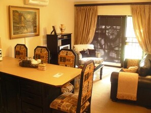 Luxury Double Room | Living area - Villa Xanelle Boutique Guesthouse (Eldoraigne, Centurion)