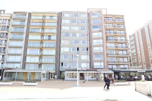 Exterior - Chic Urban Seaside Apartment (Nieuwpoort)
