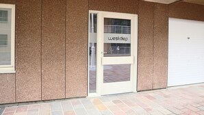 A building facade with a door labeled 'westdiep'. - Apartment in Nieuwpoort near the Beach (Nieuwpoort)