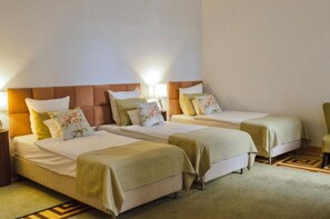1 chambre, coffres-forts dans les chambres, fer et planche à repasser