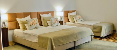 1 bedroom, in-room safe, iron/ironing board, free WiFi