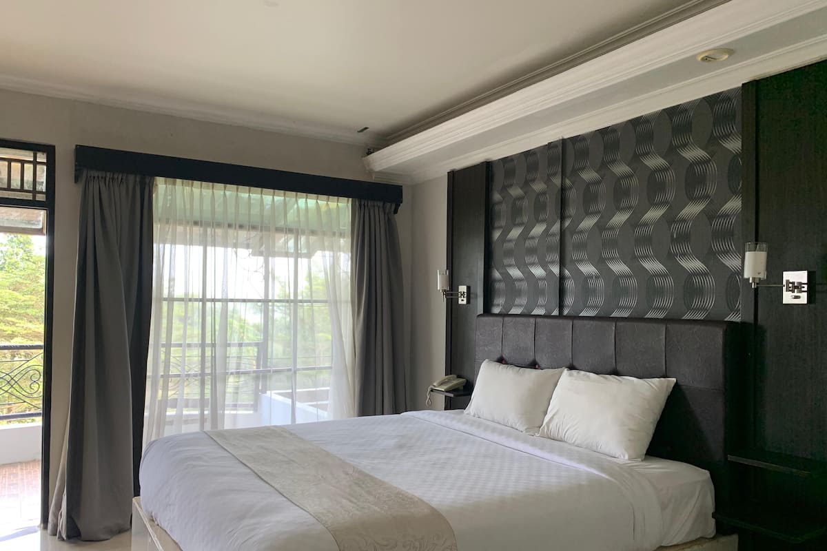 Standard Double Room | Premium bedding, pillowtop beds, soundproofing, free WiFi