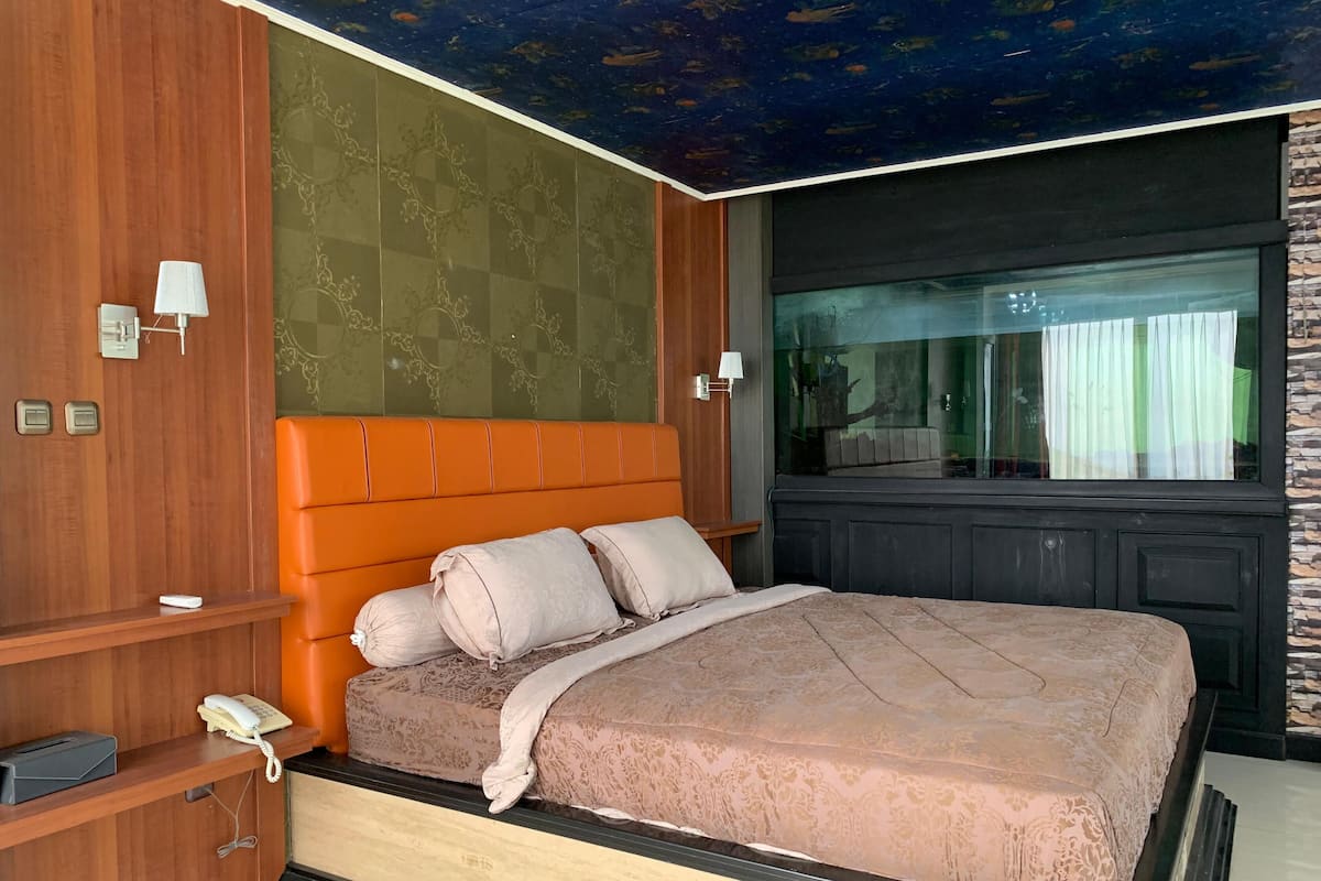 Premium bedding, pillowtop beds, soundproofing, free WiFi
