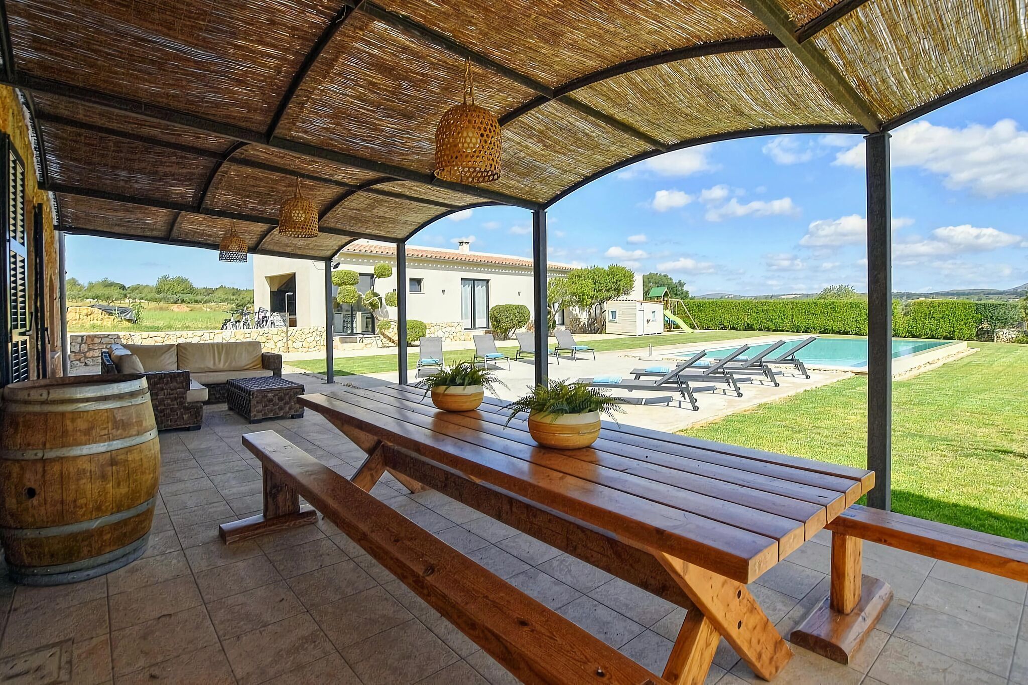 屋外ダイニングエリア