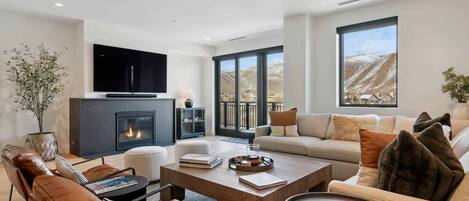 Smart-TV, Kamin, Stereoanlage