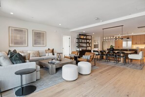Smart TV, fireplace, stereo