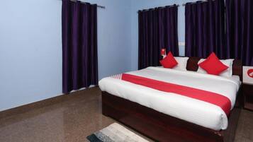 Desk, soundproofing, free WiFi