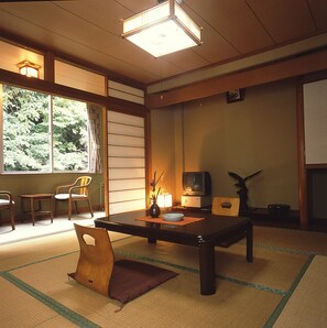 Down duvets, in-room safe, free WiFi - Oyado Hisaya (Kami)