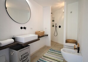 Hair dryer, bidet, towels - The house of Ursula (Porto Sa Ruxi)