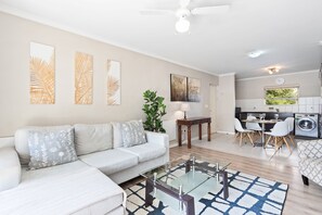 Apartment (2 Bedrooms) | Living area