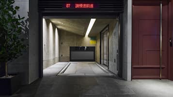 Parking sans voiturier (263 TWD par nuit)